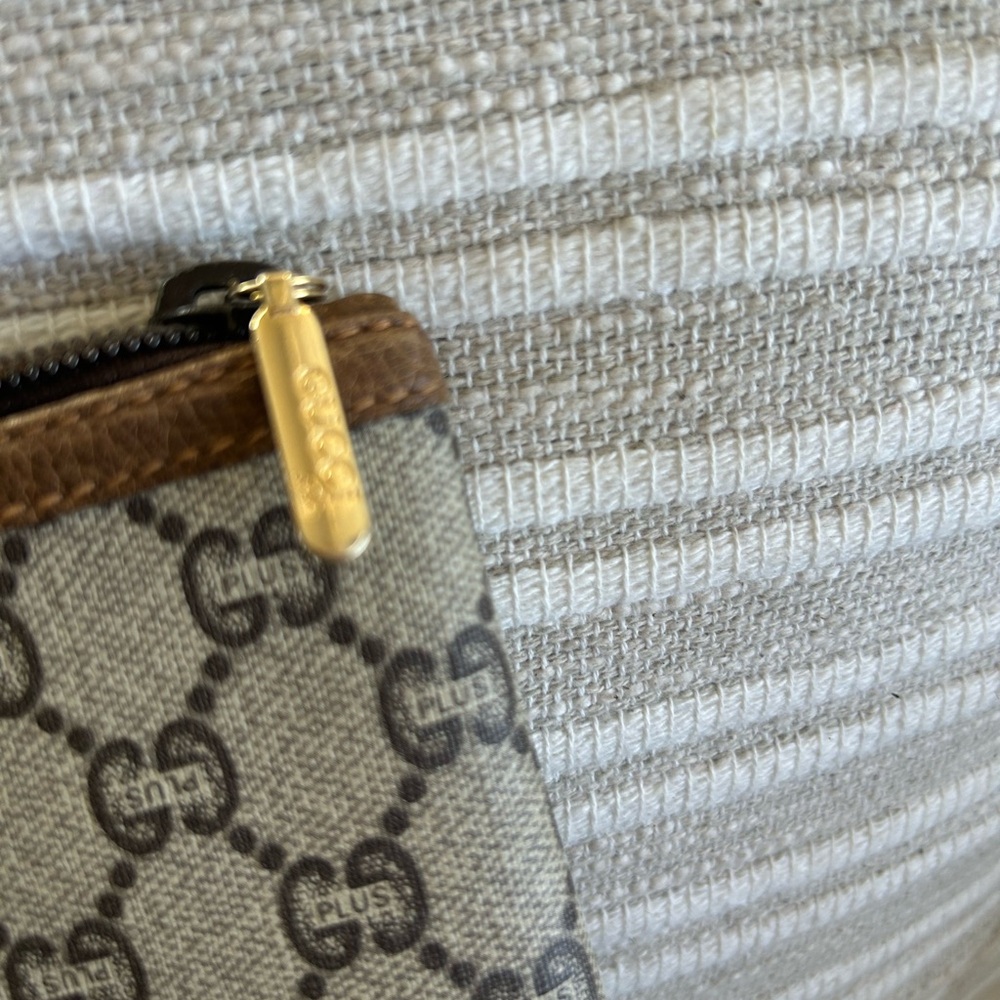 Gucci Beige Monogram Tote with Red and Green Handles - Picture 9 of 10